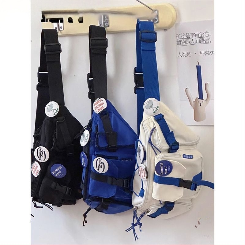 Nylonból készült crossbody válltáska szabadidős utazásokhoz, cipzáras záródás, poliészter bélés, egy vállpánttal