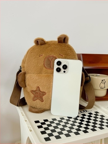 Capybara plüss crossbody táska - velúr, belső nylon bélés, mindennapi használatra, 2025 tavasza