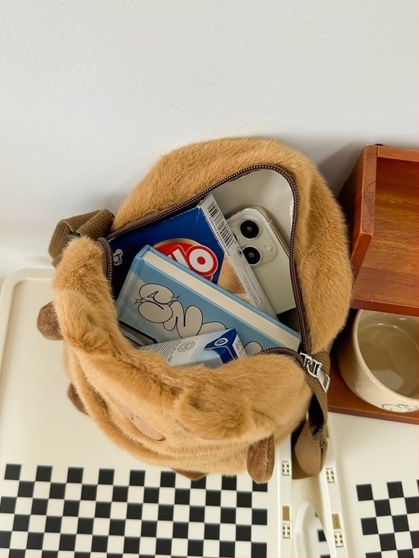 Capybara plüss crossbody táska - velúr, belső nylon bélés, mindennapi használatra, 2025 tavasza