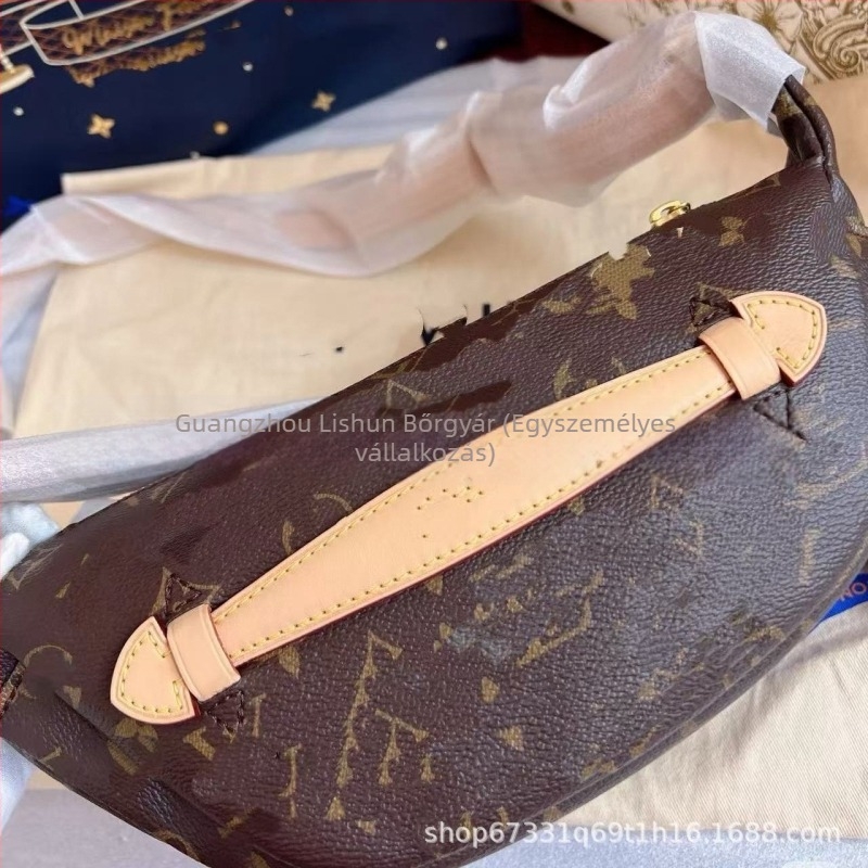 Valódi bőr bumbag cipzárral, növényi kezeléssel kezelt bőr, poliészter belső, telefontartó zseb, belső patch zseb – 2024 tavasza