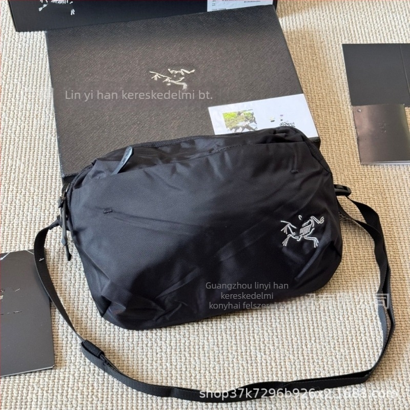 Crossbody táska szabadidős utazáshoz — nylon, cipzár, belső zseb, 2025 tavasz