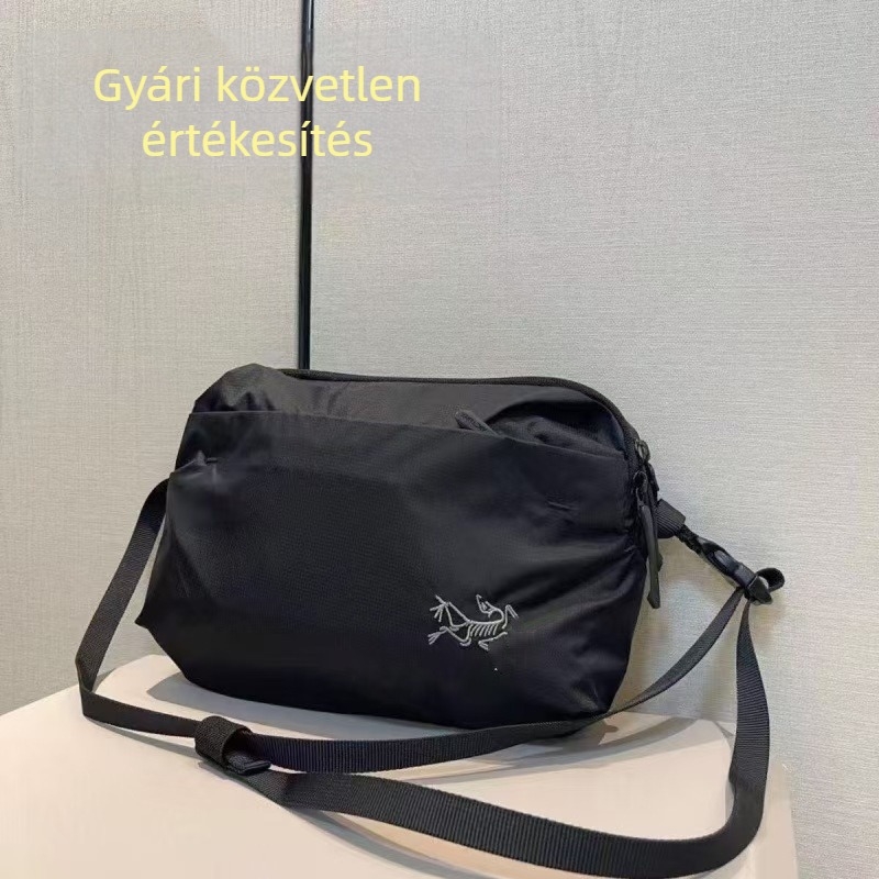 Tarpaulin anyagú univerzális deréktáska, 6L vízálló, cipzár, telefontartó zseb, keresztpánt, kültéri használatra