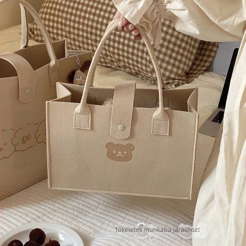 Maci mintás filctáska, uniszex, tote táska függőleges négyzetrendes formával, laptopzseb, nyitott felső, 2025 tavasz