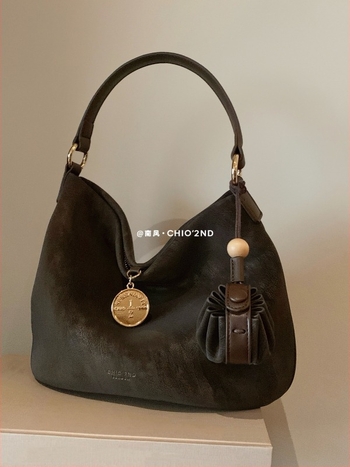 Bucket bag, urban egyszerű stílus, PU anyag, cipzáras nyitás, belső cipzáras zseb, horizontális négyzet alak