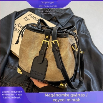 Női bucket táska — utcai stílus, PU anyag, húzókötéles zárás, belső szintetikus bőr bélés