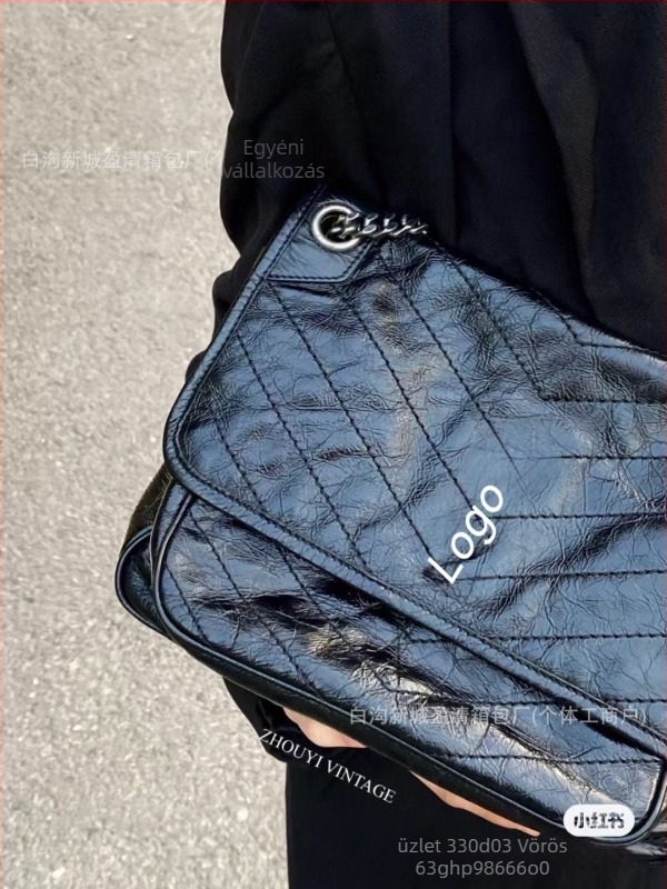 PU bőr crossbody táska, romb mintázat, láncos vállpánt, felső kupakos záródású, belső zsebek: cipzár, telefon és ID zseb