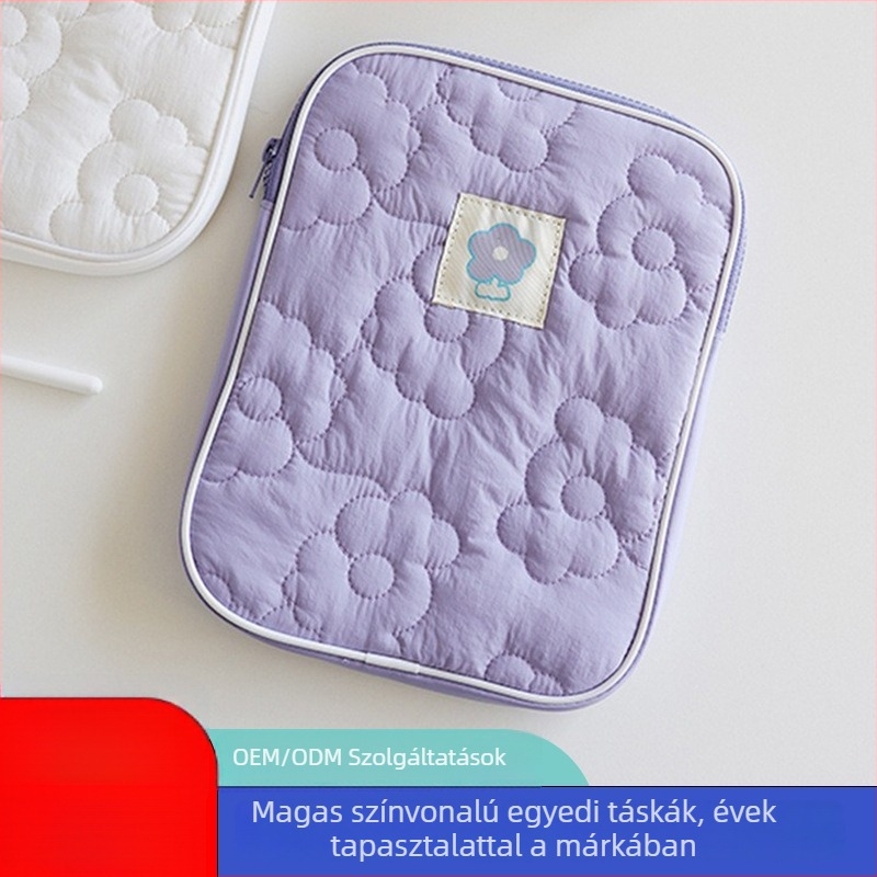 Nylon tabletáska, vízálló, clutch stílusú, zipzárral, belső sötét rácsos bélés, 2023 téli kiadás, iskola használatra