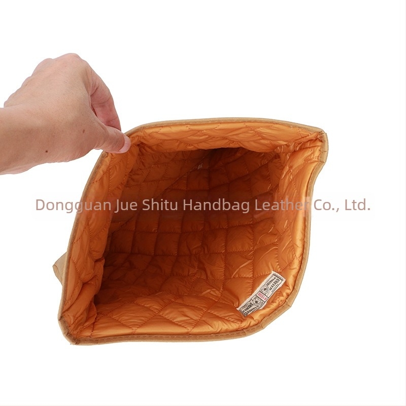 Wash Kraft papírból készült laptop- és tablet tok cipzárral – lélegző, vízálló, kopásálló; belső zsebek: ID zseb, szendvics zseb, számítógép zseb; vízszintes négyszögletes forma