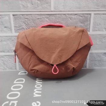 Crossbody sporttáska, uniszex, nylon anyag, kültéri sportokhoz, városi minimalist stílus (bélés: nylon)