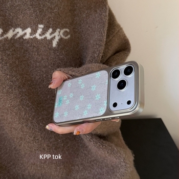 KPPins által ihletett puha szürke virágmintás tok iPhone 17 Pro és 17 Pro Max készülékre