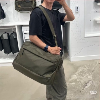 Férfi crossbody táska, városi egyszerű stílus, nylon vízálló, kompatibilis 10 hüvelykes laptophoz, 2025 tavasz