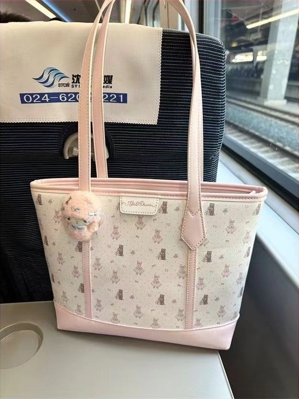 Tote bag nemzeti irodalmi-művészeti stílusban, PU anyagból, horizontális négyzetes forma, cipzáras nyitás