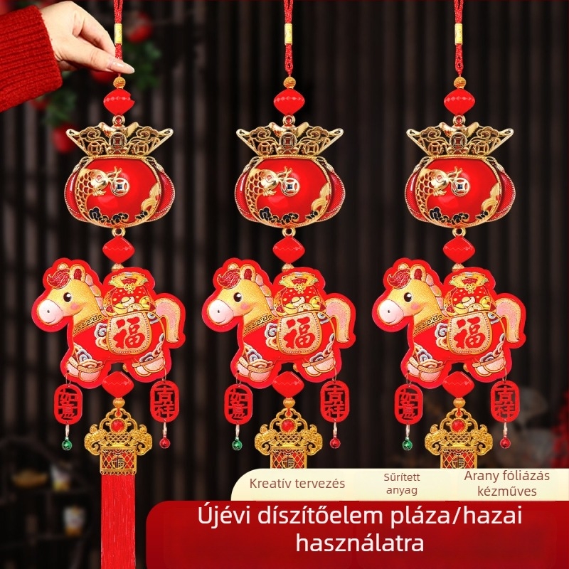 Év a Ló függő dísze kis harangokkal — szövet, kézi + gépi kivitelezés, szerencsés csomó, félig kézi és félig gépi készítés, OPP zacskó