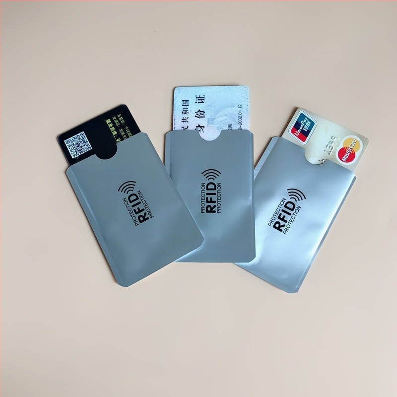 Kártyatartó védő tok anti-lopás, NFC-védelem és demagnetizáció elleni védelem — Valódi bőr, Pontos mintázat, PVC bélés, Vízálló, Cipzárral záródó