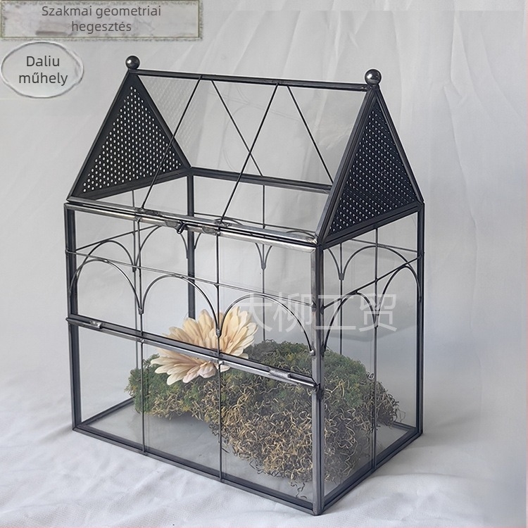 Geometriai üvegből készült virágház és háziállat-tank, réz keret, testreszabható, letisztult modern stílus, vágás és hegesztés által készített.