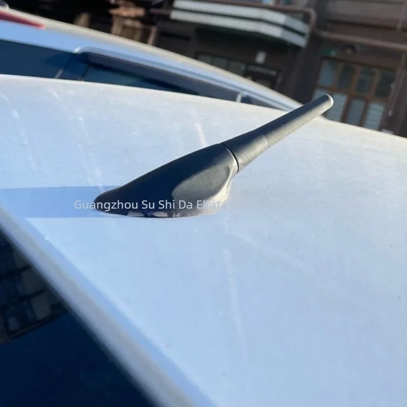 Általános célú autórádió antenna menetes szereléssel