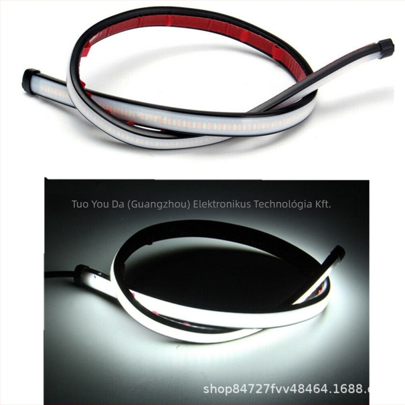 Motorkerékpár LED féklámpa nappali világítással, integrált irányjelzővel és rendszámvilágító sávval — modell 30, 3500 lm, 10 W, 3000–6000 K