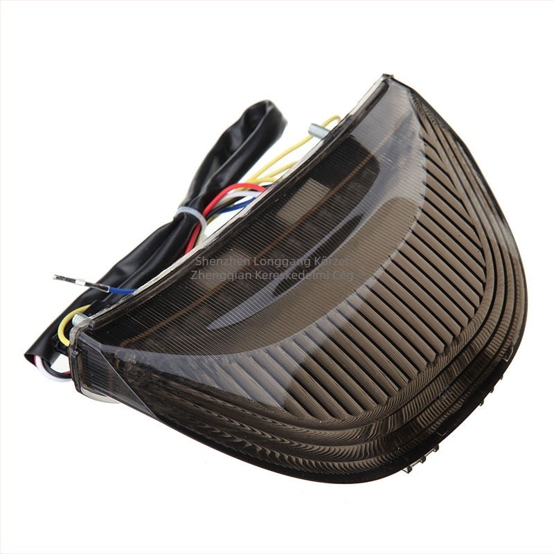Motorkerékpár hátsó lámpa, modell WDS, 12V, ABS ház és PC lencse, kompatibil Honda CBR1000 04-07