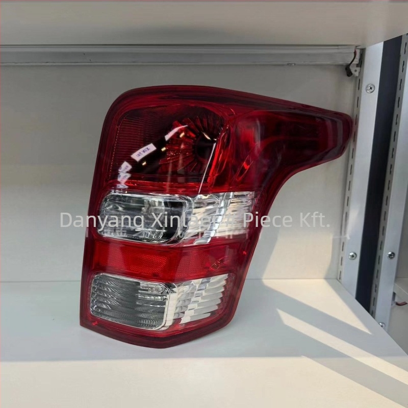 Autó hátsó lámpa Mitsubishi L200 - PMMA, halogén fényforrás, L200 modell
