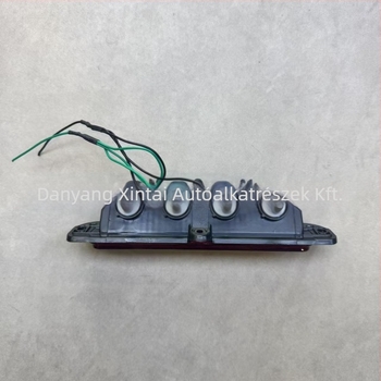 Xintai Magas féklámpa Mitsubishi L200 KB4T KA4T 8334A059 - Műanyag