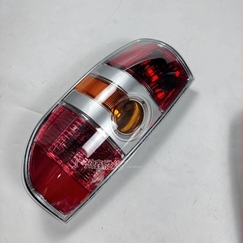 Mazda BT-50 2006-2008 hátsó lámpa készlet: féklámpa, tolatólámpa és hátsó jelzőfény