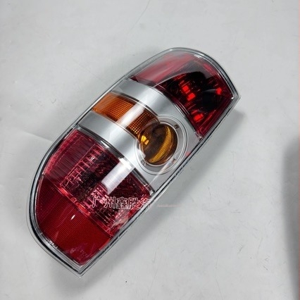 Mazda BT-50 2006-2008 hátsó lámpa készlet: féklámpa, tolatólámpa és hátsó jelzőfény