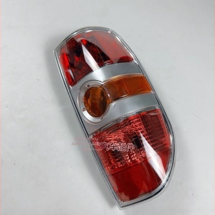 Mazda BT-50 2006-2008 hátsó lámpa készlet: féklámpa, tolatólámpa és hátsó jelzőfény