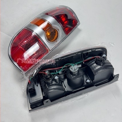 Mazda BT-50 2006-2008 hátsó lámpa készlet: féklámpa, tolatólámpa és hátsó jelzőfény