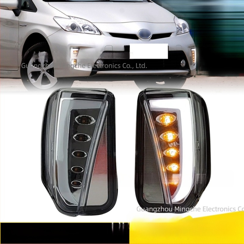 Toyota Prius 2012–2015: háromszínű nappali fények, módosított ködlámpák és DRL
