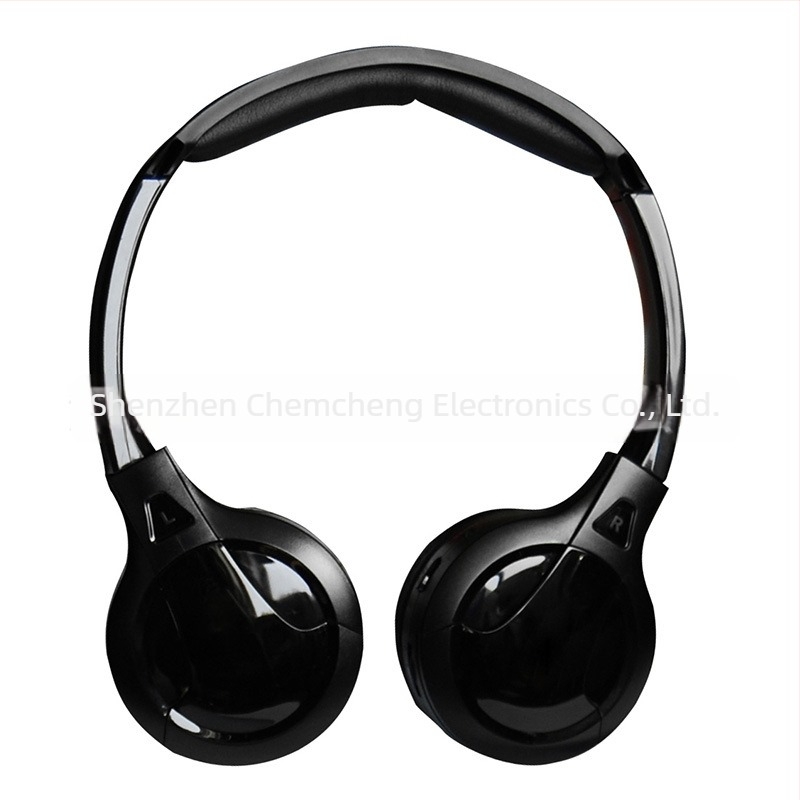 Kétcsatornás vezeték nélküli infravörös autós headset — univerzális kompatibilitás, modell CMC-300D, súly 0.15 kg, teljesítmény 5