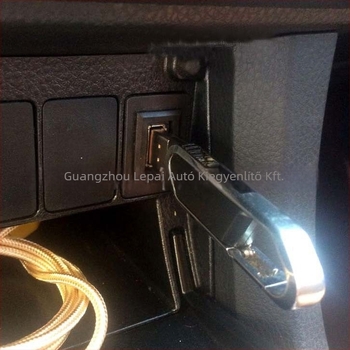 Toyota járművekhez USB csatlakozó: Vios, Camry, RAV4, Corolla, Highlander, Levin, Prado