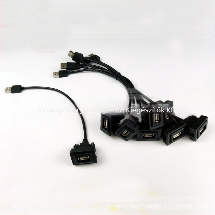 USB autós csatlakozó Toyota modellekhez: Vios, Camry, RAV4, Corolla, Highlander, Levin, Prado — 12V, 30 g, műanyag + fém, Peak autóalkatrészek
