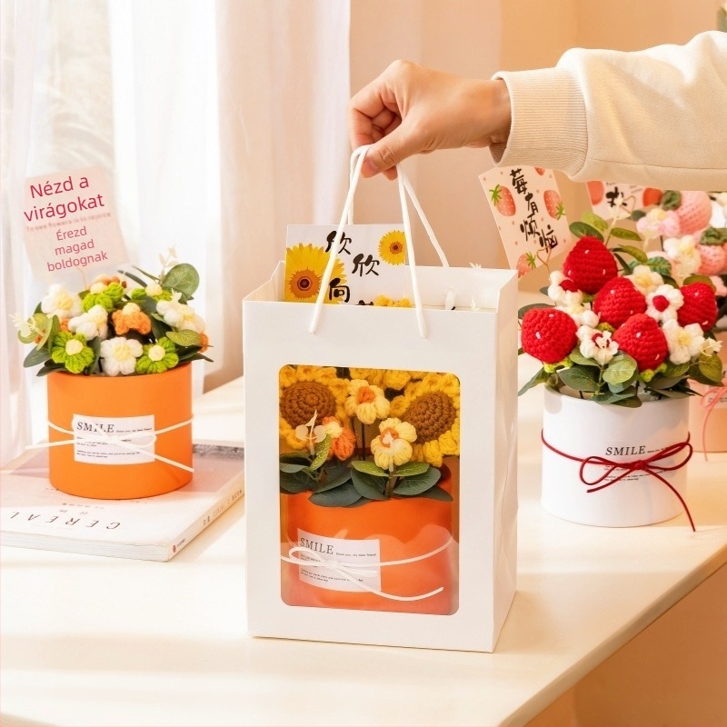 Kézzel készített kötött virágcsokor — örök virágokkal, rózsa, Happy Flowers márka, Tanárnap dísz