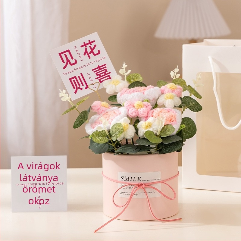 Kézzel készített kötött virágcsokor — örök virágokkal, rózsa, Happy Flowers márka, Tanárnap dísz