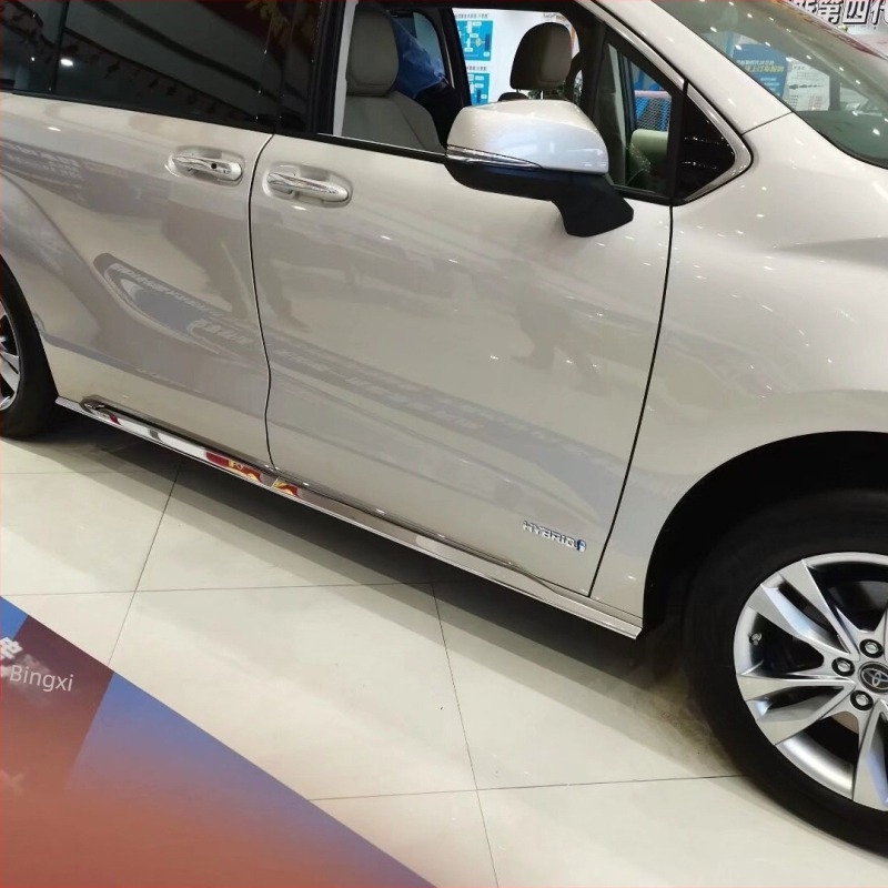 Hátsó dekoratív elem Toyota Sienna 20–24, ABS, modell 03018Zz, dekoratív használatra