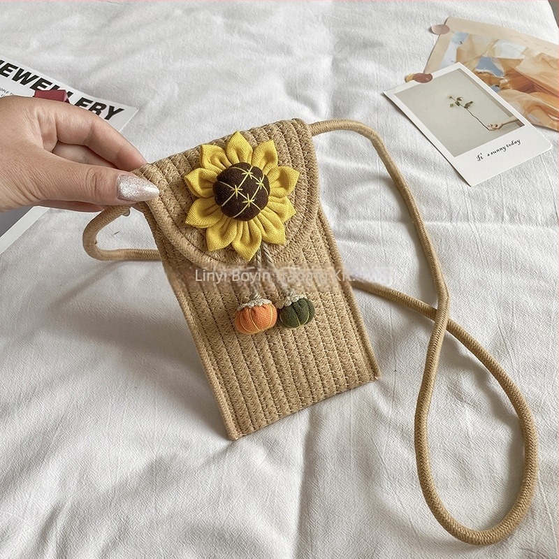 Női pamutból készült virágmintás, szövött crossbody táska, függőleges négyszögletes forma, fedéllel záródó, egy vállpánt