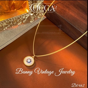 Geometriai formájú nyaklánc bronzmedállal, rézötvözet lánccal, elektroplakálás stílus