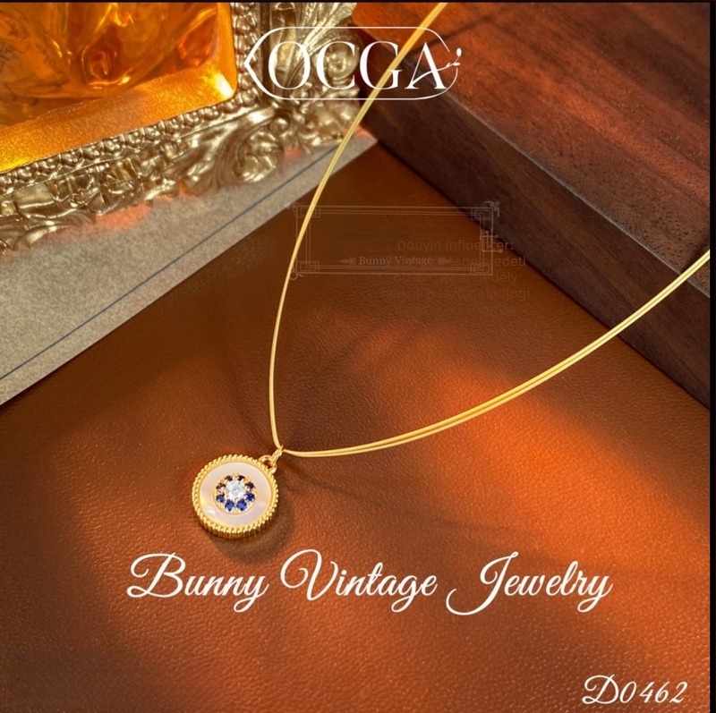 Geometriai formájú nyaklánc bronzmedállal, rézötvözet lánccal, elektroplakálás stílus