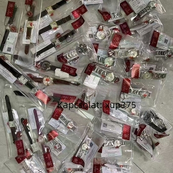 Mechanikus karóra • Zafír kristály, rozsdamentes acél tokkal, rozsdamentes acél szíjjal, férfi modell, 2022 ősszel bemutatva.