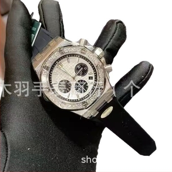 Óra kvarc Miyota (Japán), 40 mm kerek számlap, szilikon szíj, 30 m vízállóság, ásványüveg