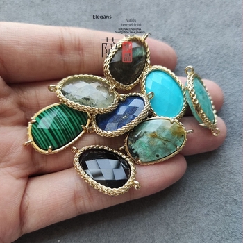 Labradorit nyaklánc, szabálytalan kő kerettel, geometriai dizájn, elektroplattált bevonat