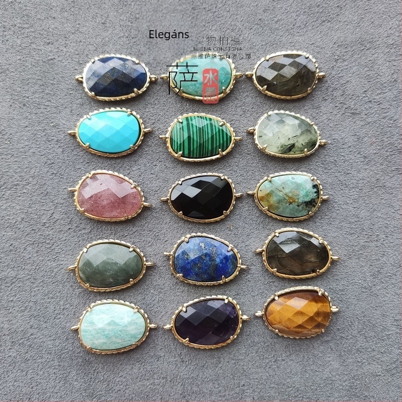 Labradorit nyaklánc, szabálytalan kő kerettel, geometriai dizájn, elektroplattált bevonat