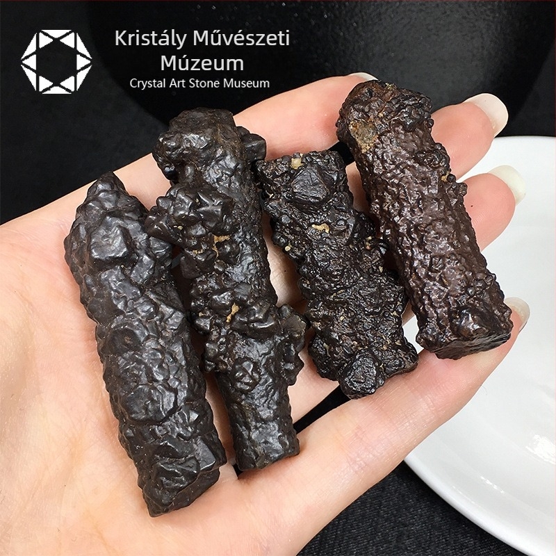 Természetes egyiptomi fekete gyémánt kristálykő – mangán nodulus ásványi példány kiállításra