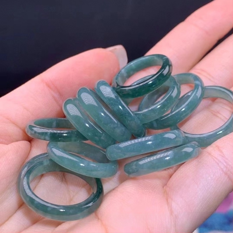 Jadeite gyűrű etnikai uniszex stílusban, polírozott felület, származás Shantwei, 2024 nyár