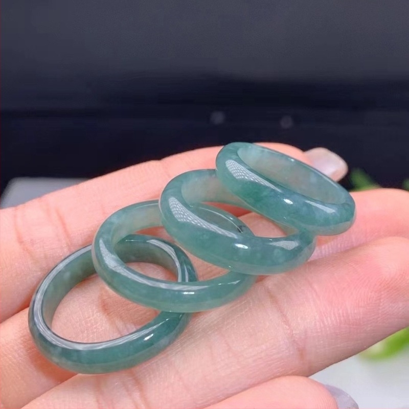 Jadeite gyűrű etnikai uniszex stílusban, polírozott felület, származás Shantwei, 2024 nyár
