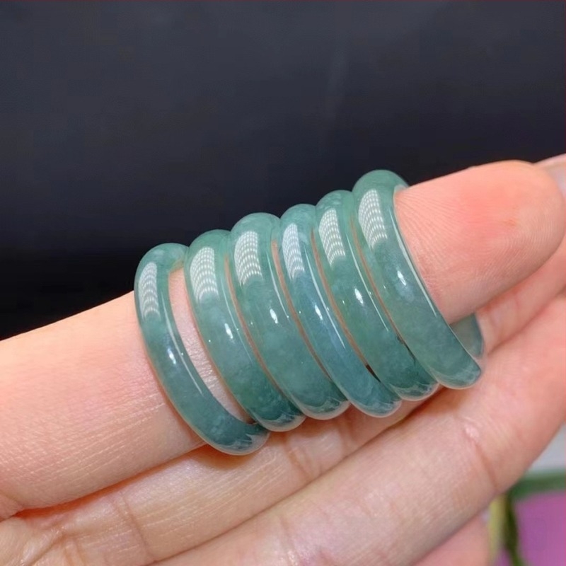 Jadeite gyűrű etnikai uniszex stílusban, polírozott felület, származás Shantwei, 2024 nyár