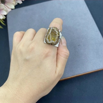 Eredeti dizájnú négyrészes ékszerkészlet: fém nyaklánc kígyónyaklánccal, téglalap alakú achát medállal és hozzáillő fülbevalók