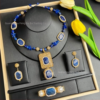 Lapis lazuli gyémántokkal díszített ékszerszett – vintage stílus, négy darabos készlet (fülbevalók, nyaklánc, kéz- és csuklókiegészítők) Kód 42403