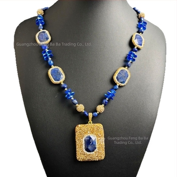 Lapis lazuli gyémántokkal díszített ékszerszett – vintage stílus, négy darabos készlet (fülbevalók, nyaklánc, kéz- és csuklókiegészítők) Kód 42403