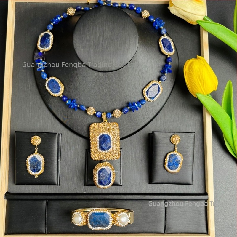 Lapis lazuli gyémántokkal díszített ékszerszett – vintage stílus, négy darabos készlet (fülbevalók, nyaklánc, kéz- és csuklókiegészítők) Kód 42403